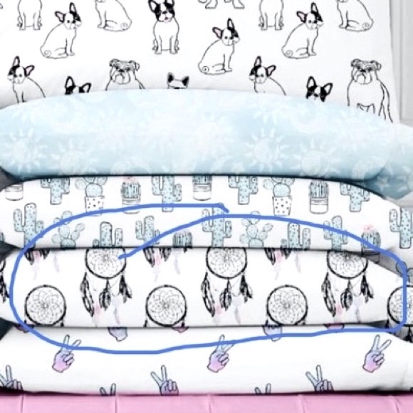 Bohemian Dream Catcher theme. Dare To Dream Full Size Bedding With Pom Pom. - Picture 9 of 11